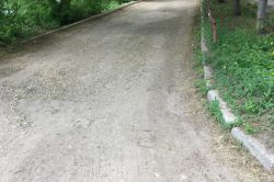 Саратовцы пожаловались на разбитую дорогу по улице Зенитной