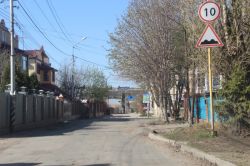 Ямочным ремонтом восстановлена безопасность подъезда к перинатальному центру