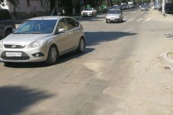 Просадка создает аварийную ситуацию на улице Степана Разина