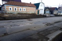 Саратовцы пожаловались на просевшие ливневки на улице Чапаева
