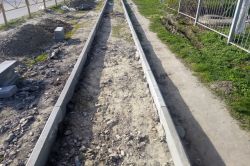 При создании тротуара в Тепличном творится беспредел