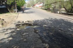 Течь на 3-м проезде не устраняют уже неделю