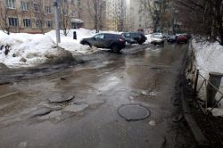 Подъезд к Кировскому суду пребывает в ненормативном состоянии