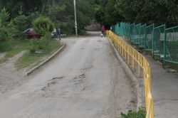 Саратовцы пожаловались на разбитую дорогу к детской инфекционной больнице