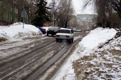 Саратовцы пожаловались на покрытую льдом улицу Мира