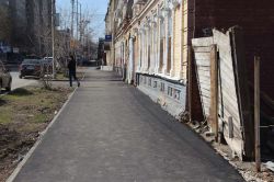 «Дорожный контроль» нашел дефекты на первом заасфальтированном тротуаре