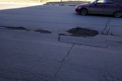 Разрушается дорога по улице Аэропорт
