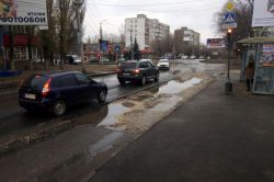 Затянувшийся ремонт на Антонова мешает движению общественного транспорта