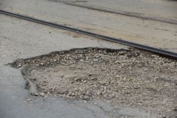 Саратовцы пожаловались на разбитую дорогу по улице Осипова