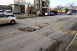 На улице Соколовой образуется провал